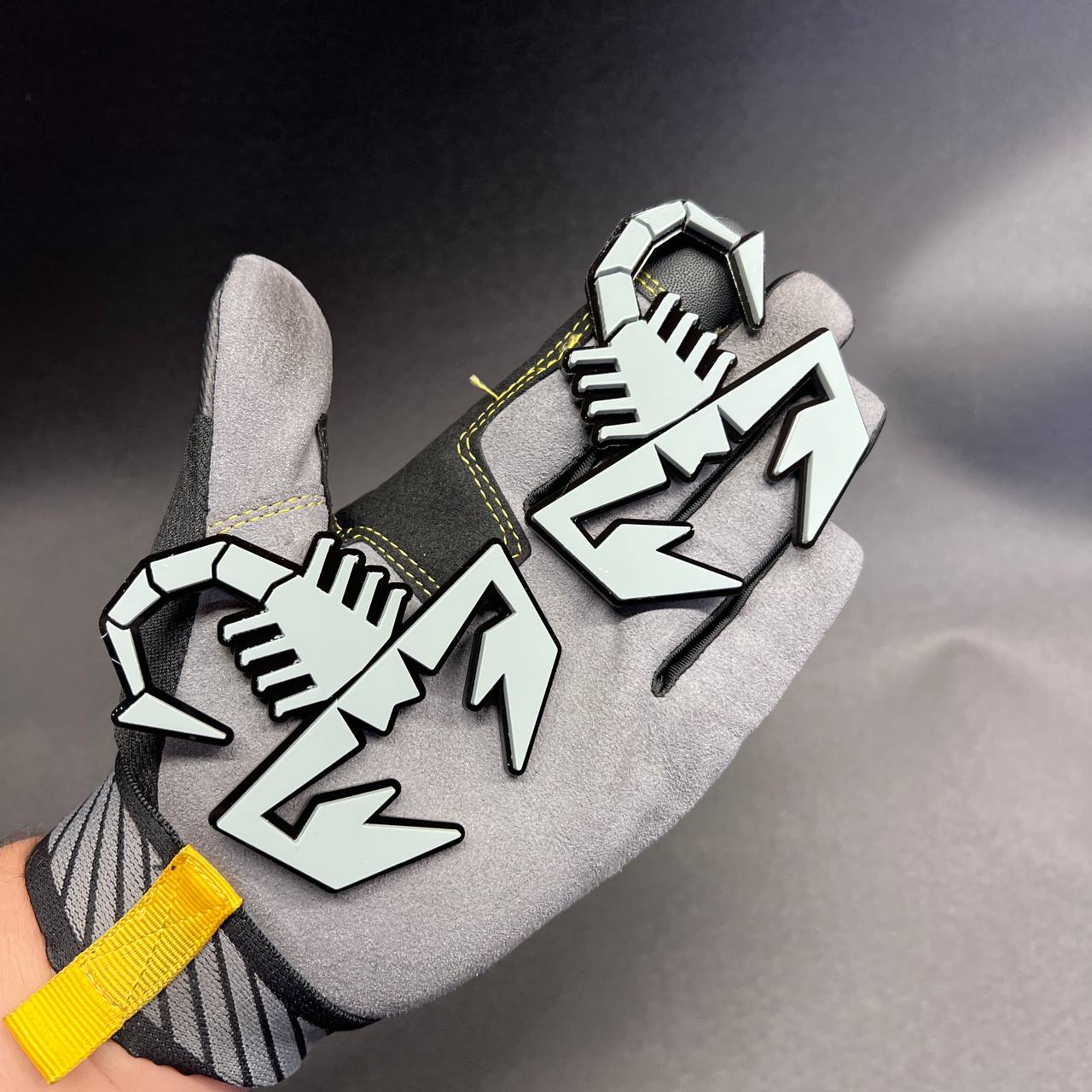 Durable scorpion tailgate emblem for automotive exterior decoration