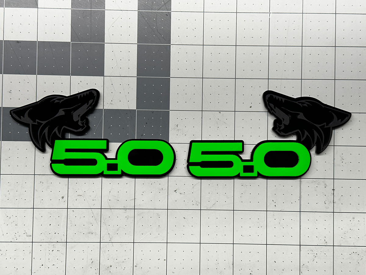 Coyote 5.0 emblem matte black with green top layer