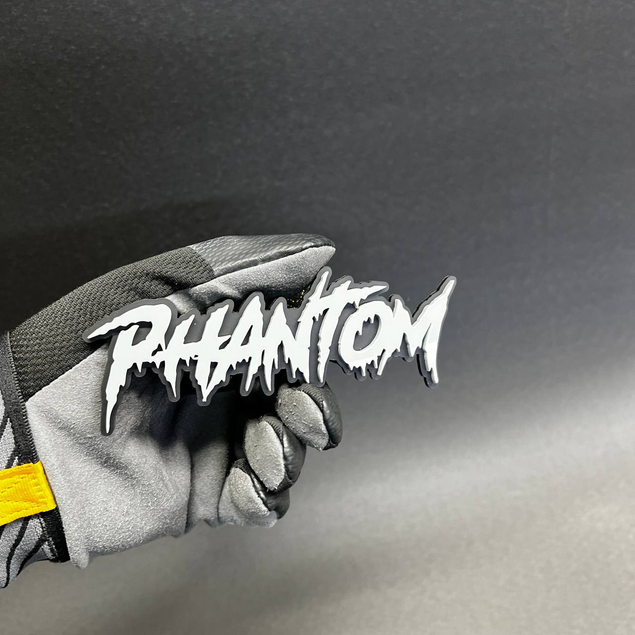Personalized dripping script vehicle emblem for hood tailgate and fender applications