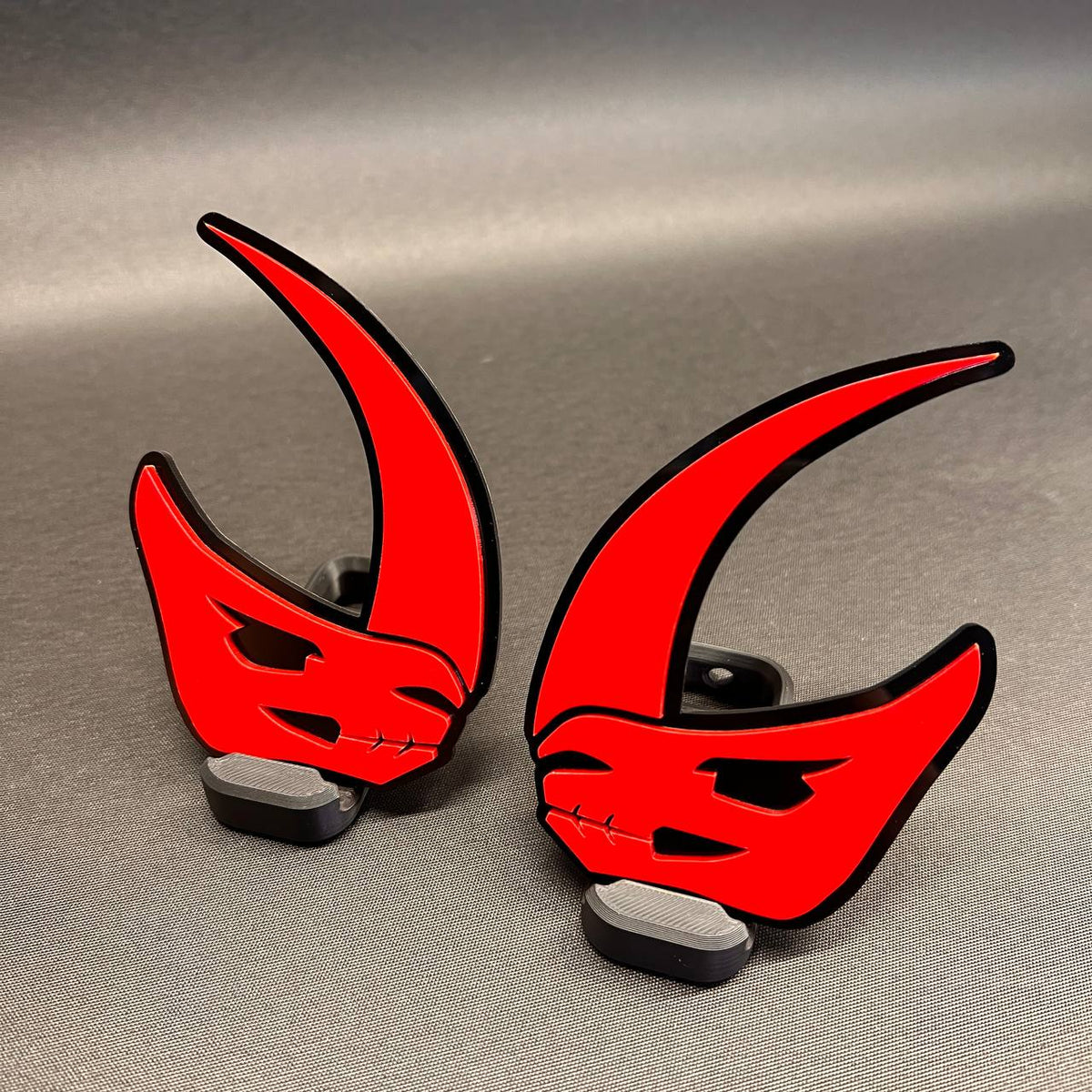 Red acrylic Mudhorn badge with glossy black base for vehicles